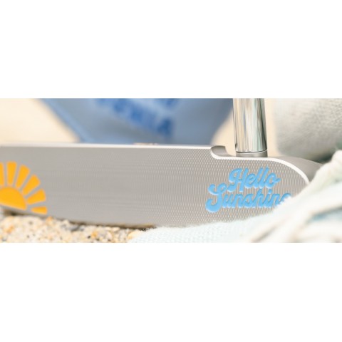 Scotty Cameron Putter My Girl édition limitée 2024 vue lifestyle 2